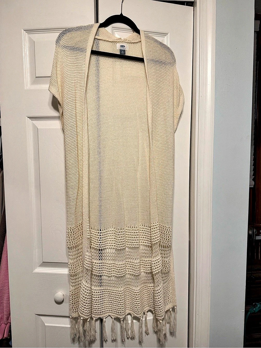 Old Navy Open Front Fringe Knit Vest in Cream Size Medium
